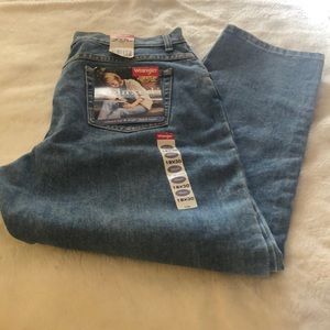 Wrangler relaxed fit jeans. P450